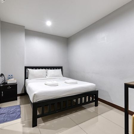 Red Pin Inn 好运旅馆 Bangkok Kültér fotó